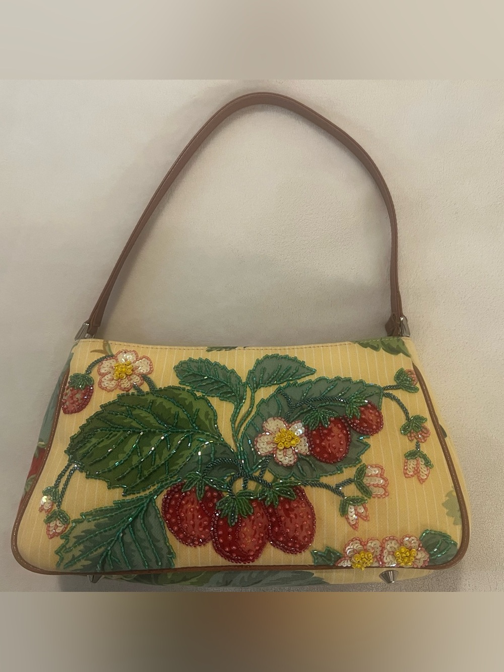 💚 Isabella Fiore Beaded
BAGUETTE Strawberry Shoulder
Purse Silver/Y2K🩷Rare
